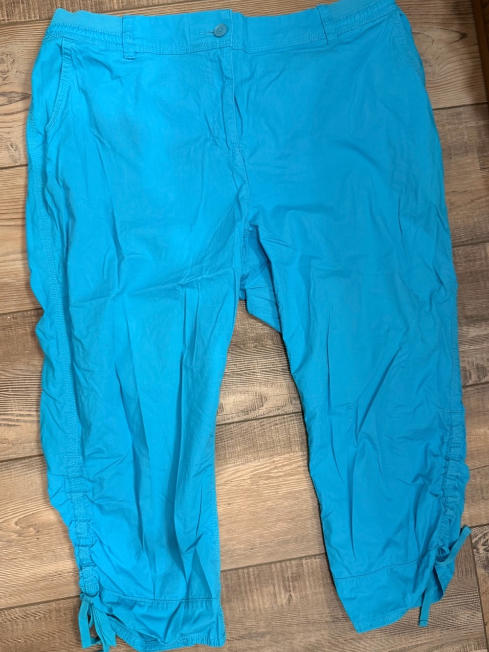 Women’s Bright Turquoise Blue Casual Capri Pants
